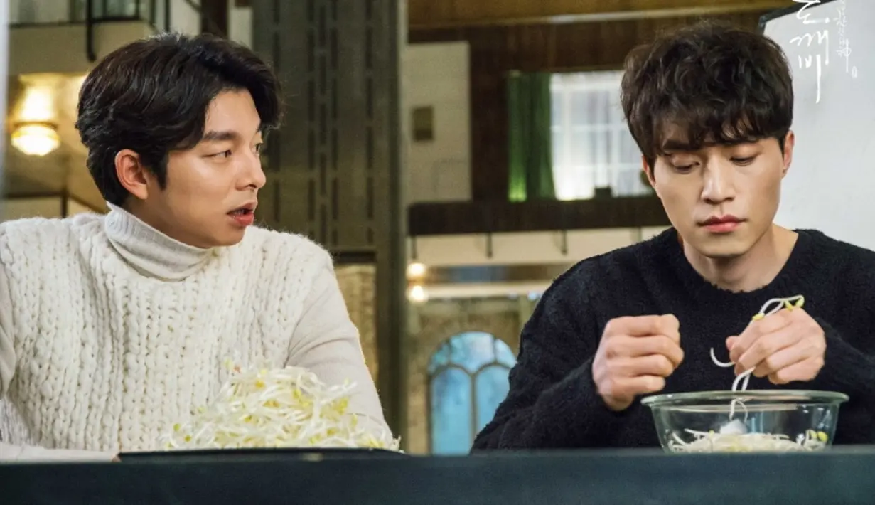 Gong Yoo dan Lee Dong Wook di drama Goblin. (via Soompi)