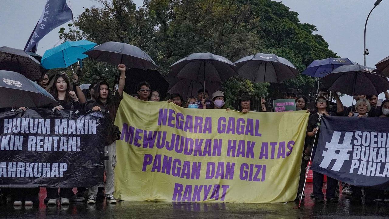 FOTO: Aksi Kamisan ke-883,  Sorotan Kritis Setahun Pemerintahan Prabowo-Gibran