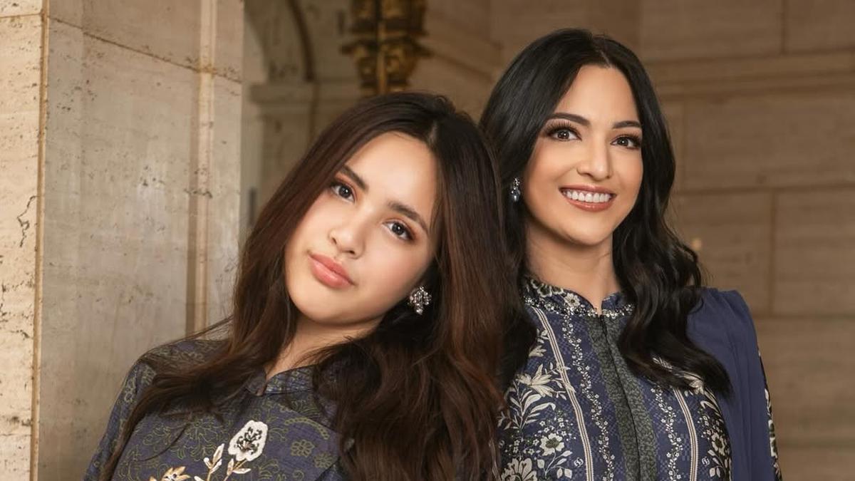 Twin Look Ibu-Anak di Pemotretan Baju Lebaran 2026, Gaya Nia Ramadhani dan Mikhayla Bakrie Curi Atensi