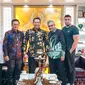 Ketua MPR RI Bambang Soesatyo dan Wakil Ketua MPR RI Fadel Muhammad, saat menerima Suresh Harjani dan Kenny Harjani, pendiri PK Entertainment, promotor konser Coldplay dan Ed Sheeran di Indonesia. (Dok. IST)
