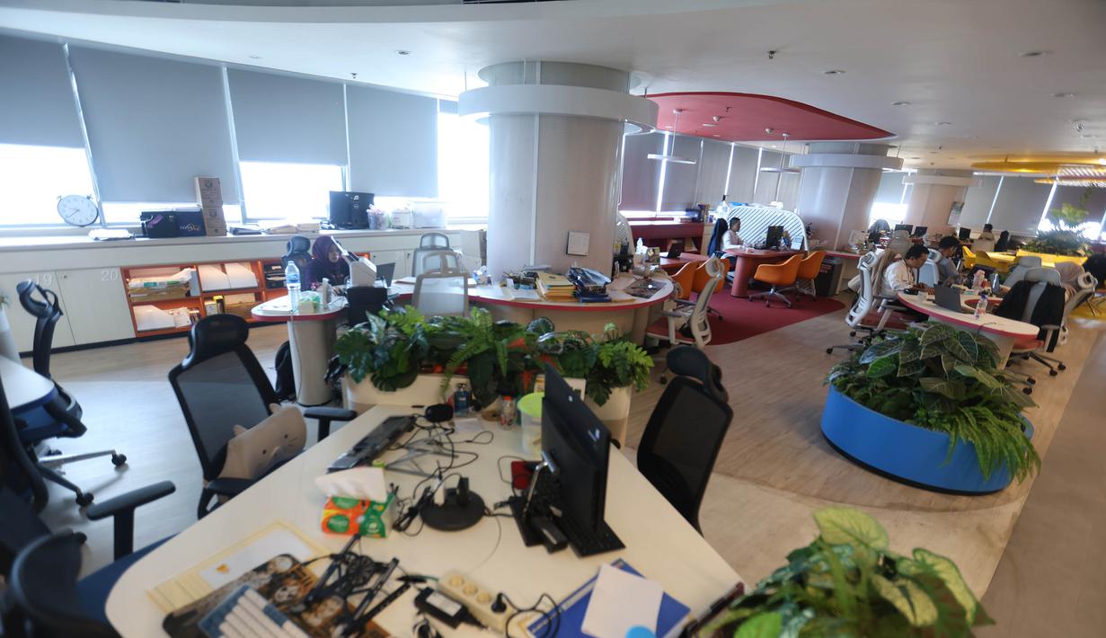 Kebijakan ini membuat suasana Balai Kota DKI Jakarta tampak lengang sejak pagi hari. Tampak dalam foto, suasana salah satu gedung di Balai Kota Jakarta saat hari pertama pelaksanaan kebijakan Work From Home (WFH) bagi Aparatur Sipil Negara (ASN) pada Jumat (10/4/2026). (Kapanlagi.com/Budy Santoso)