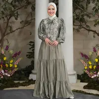 Cut Syifa saat mengenakan gamis raya sage green (Source: Instagram/cutsyifaa)