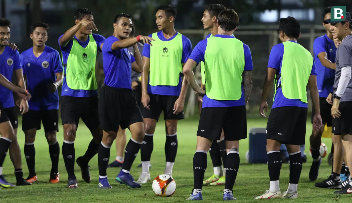 <p>Keberadaan Marc Klok, Ricky Kambuaya dan Rachmat Irianto di skuad Timnas Indonesia U-23 membuat Persib Bandung mengirim tiga pemain ke SEA Games kali ini. Sebelumnya sudah ada Rachmat Irianto. Kebetulan, Irianto dan Kambuaya baru saja pindah ke Persib beberapa pekan lalu. (Bola.com/Ikhwan Yanuar)</p>