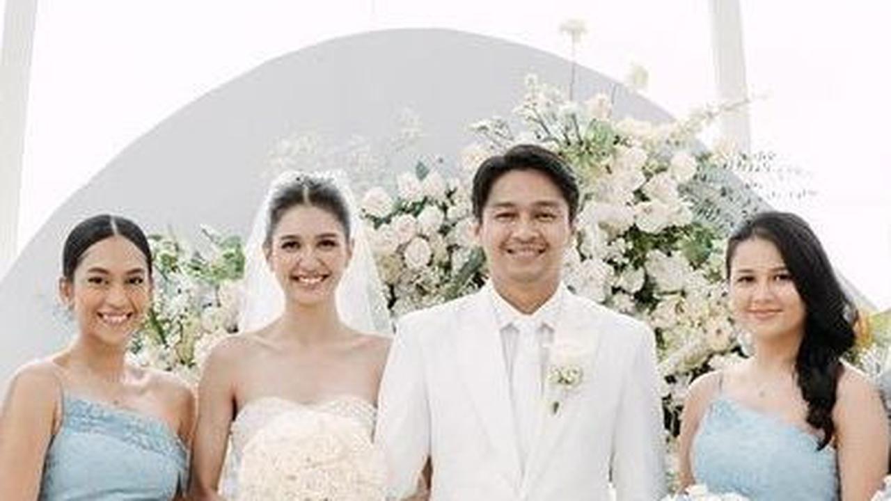 Bridesmaid di Pernikahan Mikha Tambayong Mengenakan Gaun Biru Muda <br>