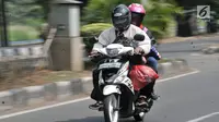 Pemudik sepeda motor saat melintasi jalur Kalimalang, Bekasi, Jawa Barat, Senin (11/6). (Merdeka.com/Iqbal Nugroho)