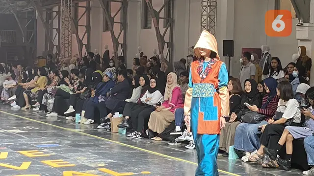 Threelogy by SMKN 3 Blitar di Acara Opening Ceremony  SPOTLIGHT Indonesia 2023, Pos Bloc, Jakarta Pusat, Kamis, 16 November 2023.