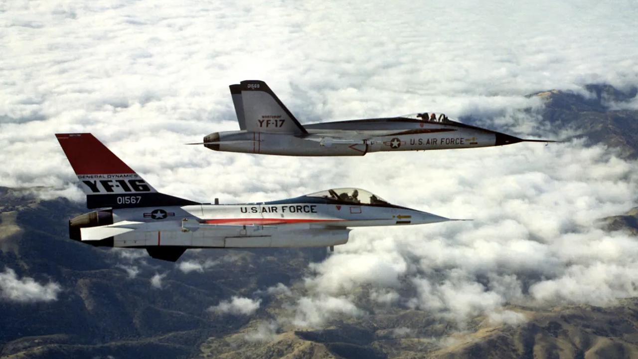 Prototipe YF-16 diproduksi oleh General Dynamics. Pertama kali terbang secara resmi tahun 1974.