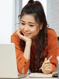 Kerja keras saja tidak cukup, sikap positif justru menjadi kunci untuk dihargai dan disukai di lingkungan kerja. (Foto: Pressfoto/Freepik)