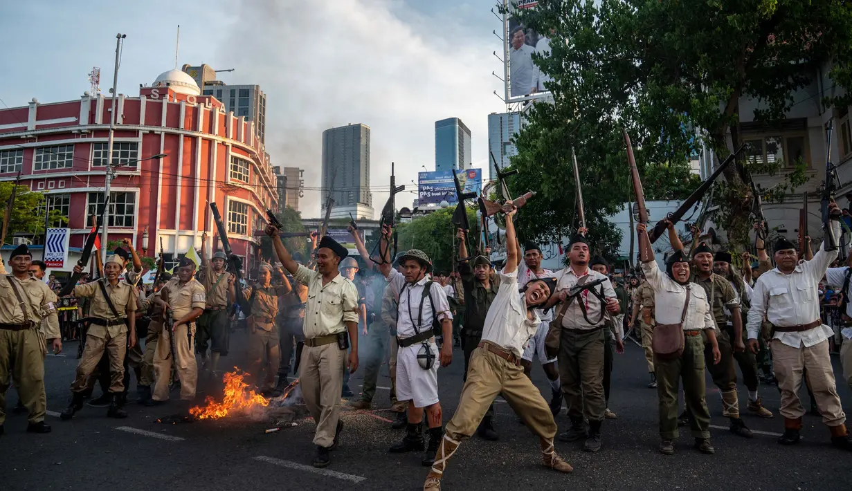 Karenanya, pemerintah Indonesia menetapkan 10 November sebagai Hari Pahlawan. (Juni Kriswanto/AFP)
