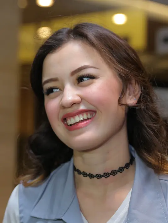 Sejak belajar puasa pada usia lima tahun, Kimberly Ryder memiliki menu favorit dalam berbuka puasa. Ia paling senang berbuka dengan Es Buah campur sari kelapa. (Andy Masela/Bintang.com)