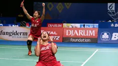Ganda Putri Indonesia, Anggita S Awanda/Ni Ketut Mahadewi bersorak usai mengalahkan Jung Kyung Eun/Shin Seung Chan di Babak Kedua Indonesia Open 2017, Jakarta, Jumat (16/6). Anggita/Ni Ketut menang 21-15, 12-21, 21-15. (Liputan6.com/Helmi Fithriansyah)