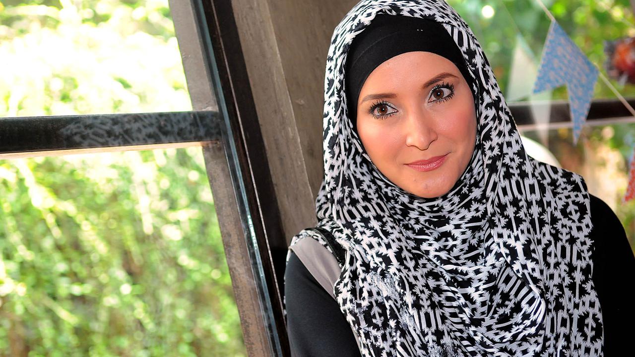 [FOTO] Inneke Koesherawati Dulu Benci Lihat Jilbab