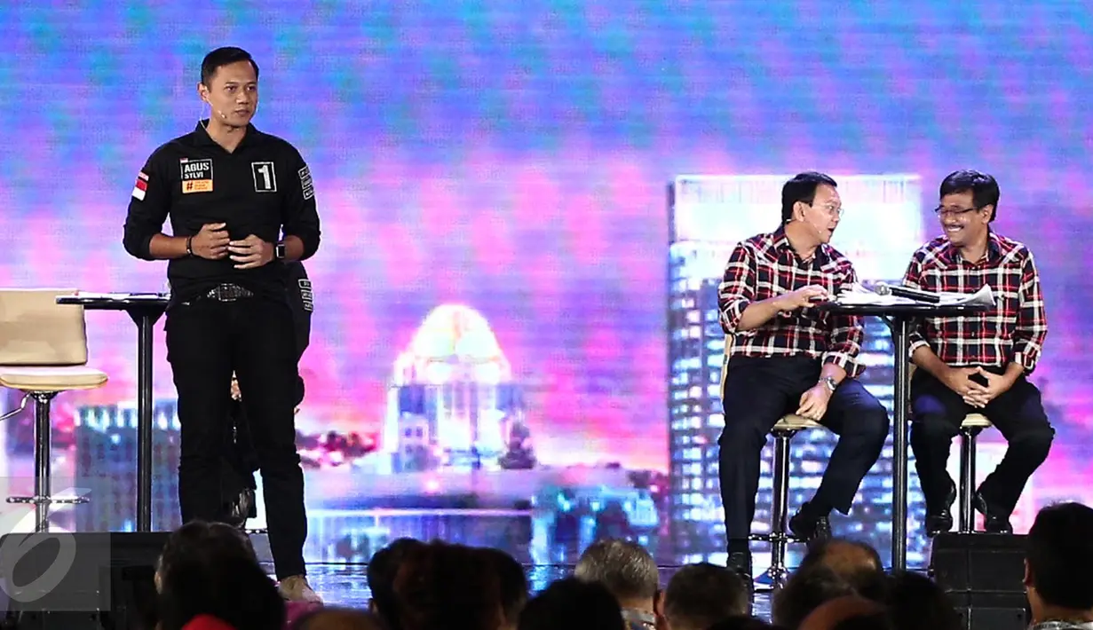 Cagub nomor 1, Agus Harimurti Yudhoyono memaparkan visi misi pada Debat Final Cagub DKI Jakarta di Bidakara, Jakarta, Jumat (10/2). (Liputan6.com/Faizal Fanani)