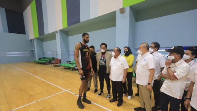Ketum KONI Kunjungi Pelatnas timnas basket Indonesia untuk SEA Games 2021
