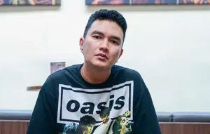 Cara Aldi Taher & Keluarga Rawat Sang Ibu yang Sakit Stroke