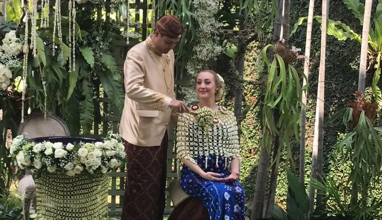 Mitoni istri Panji Trihatmodjo