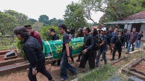 Suasana Haru Selimuti Pemakaman Doddy Katamsi