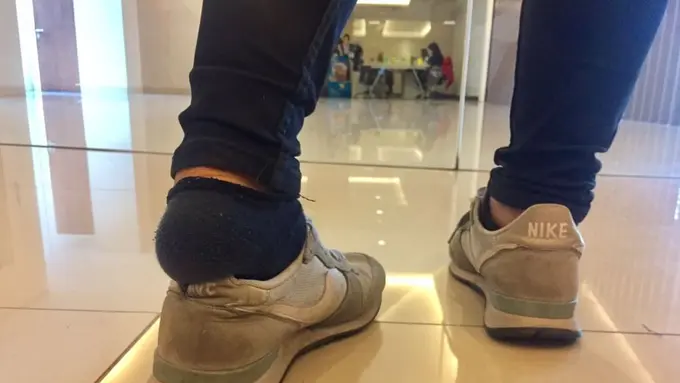 Guys, Jangan Pernah Injak Bagian Belakang Sepatumu Mulai Saat Ini