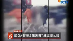 Ibu korban menangis histeris saat melihat anak laki-lakinya sudah tidak bernyawa.