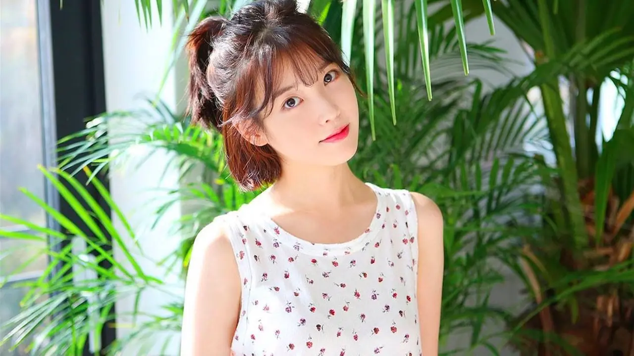 [Bintang] Sederet Ekspresi Imut IU di Teaser Album