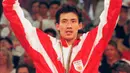 Pebulutangkis tunggal putra, Alan Budi Kusuma berhasil meraih medali emas di Olimpiade Barcelona tahun 1992. Uniknya, dipartai final dirinya bertarung melawan rekan sesama Indonesia yaitu Ardy Wiranata. (Foto: AFP/Alberto Martin)