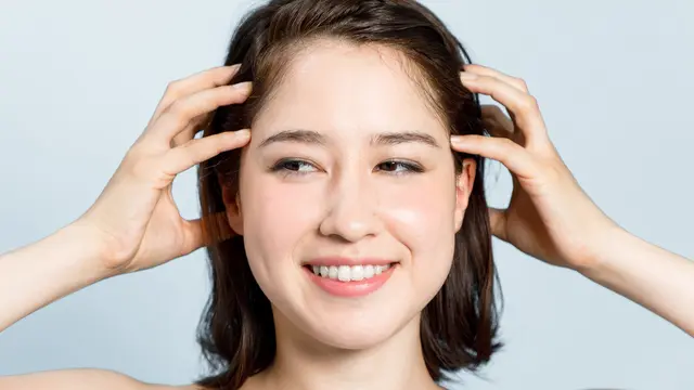 Rambut Rontok Parah Bikin Resah, Perawatan Apa yang Bisa Dilakukan di Rumah?