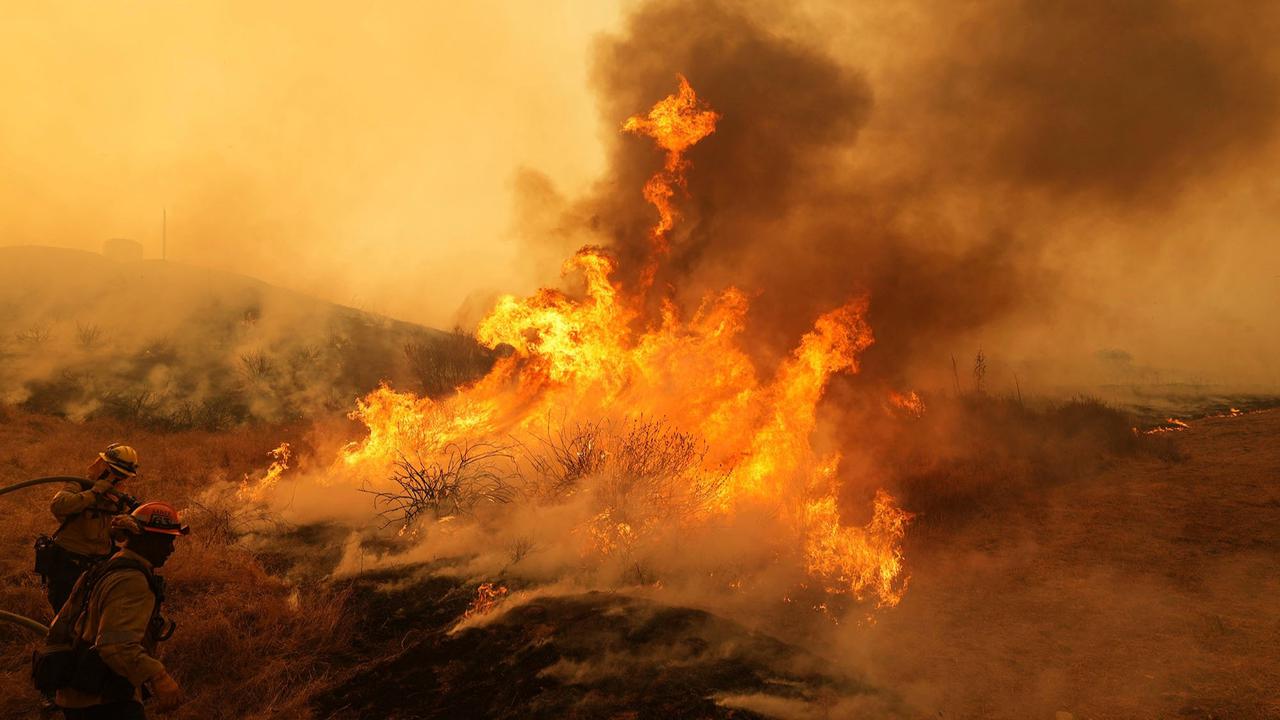 FOTO: Kebakaran Hutan Mengerikan di Utara Los Angeles,  Ribuan Warga Dievakuasi