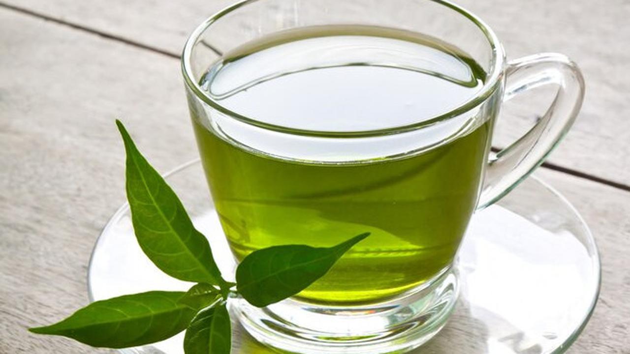 Cara Mengatasi Pori-Pori Wajah yang Membesar dengan Toner Teh Hijau