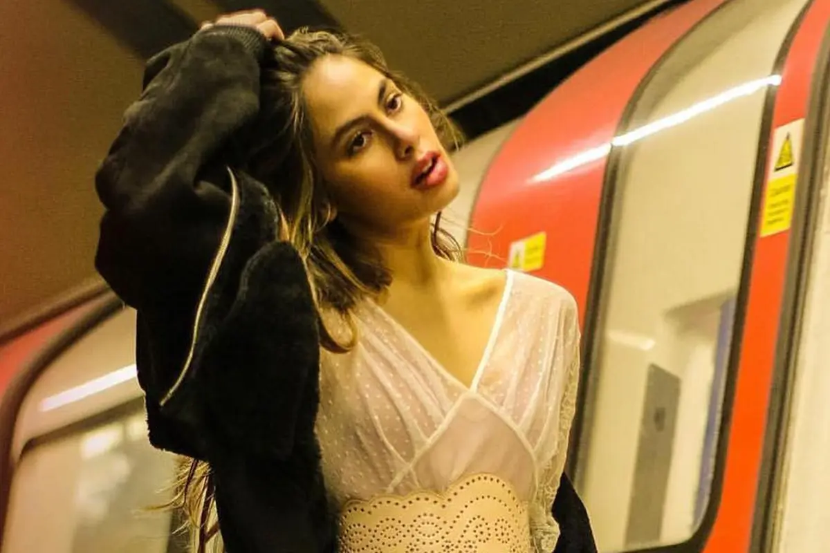 [Bintang] Sering Berdandan Glamor, Valerie Thomas Tampil Cantik dengan Nude Makeup