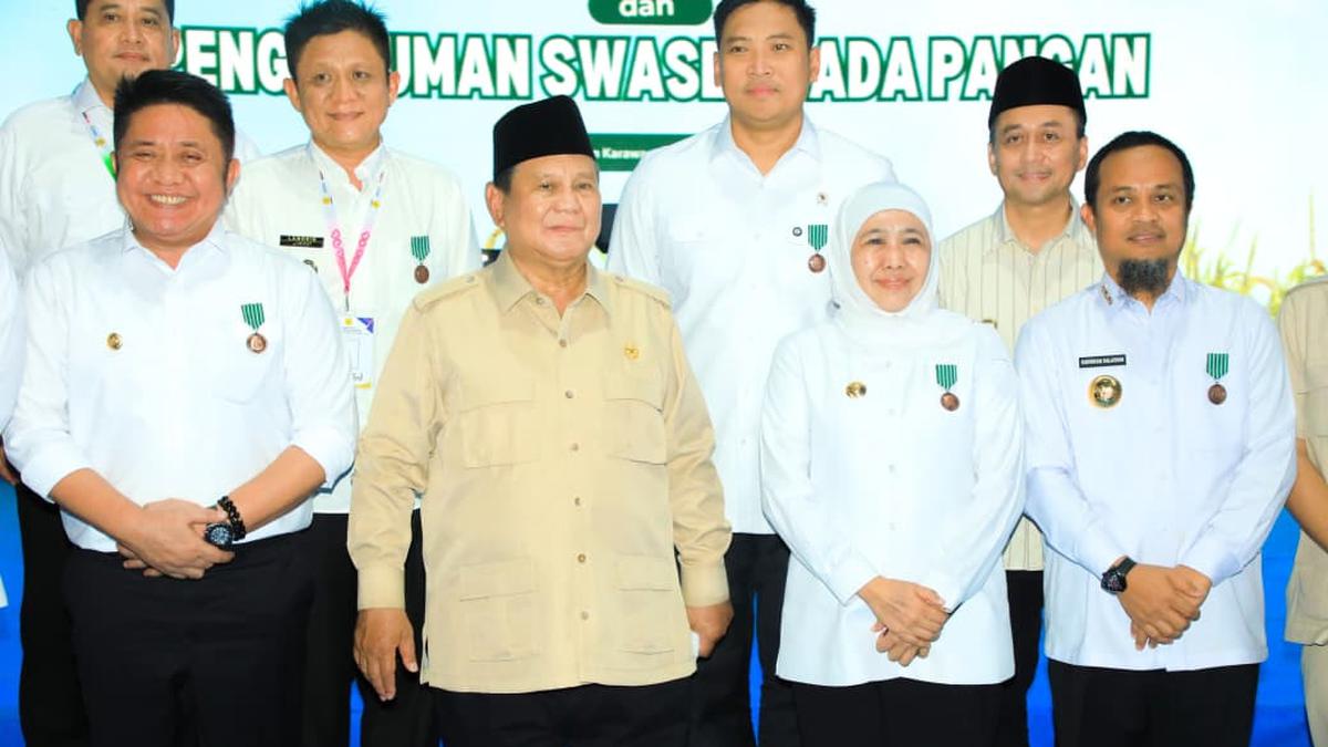 Khofifah Terima Tanda Kehormatan Satyalancana Wira Karya dari Presiden, Wujudkan Swasembada Pangan Nasional 2025