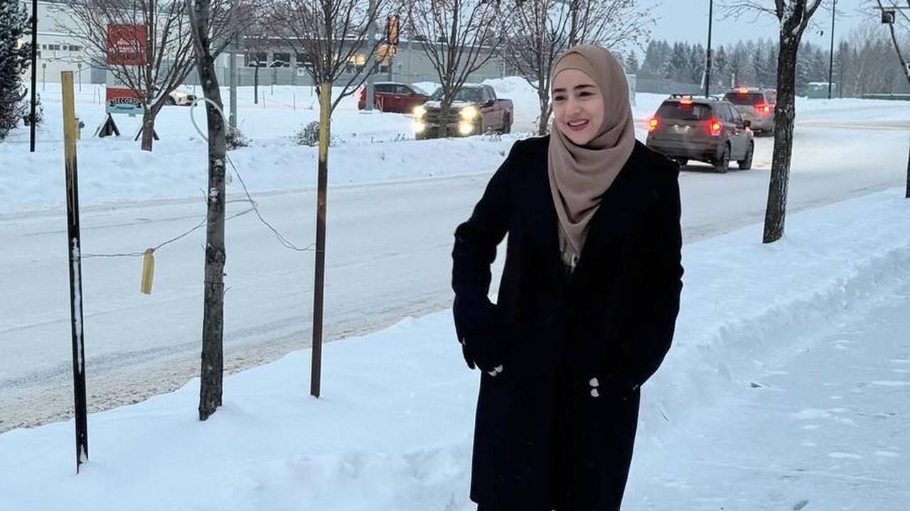 8 Potret Musim Dingin Pertama Cindy Fatika Sari di Kanada, Makan Mie Kuah Sekeluarga - Tengku Firmansyah Lembur Kerja Meski Suhu Minus