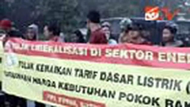 Para mahasiswa di Jakarta mendesak pemerintah membatalkan kenaikan tarif dasar listrik karena akan membuat rakyat menderita. Sedangkan di Solo, Jateng, aksi penolakan kenaikan TDL dilakukan massa Hizbut Tahrir.