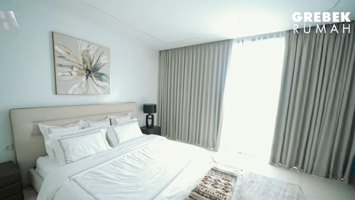 Potret Kamar Tidur Aura Kasih, Simpel dengan Nuansa Serba Putih