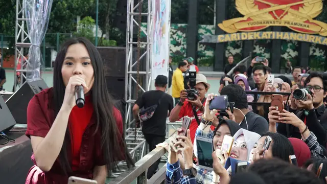 Sheryl Sheinafia