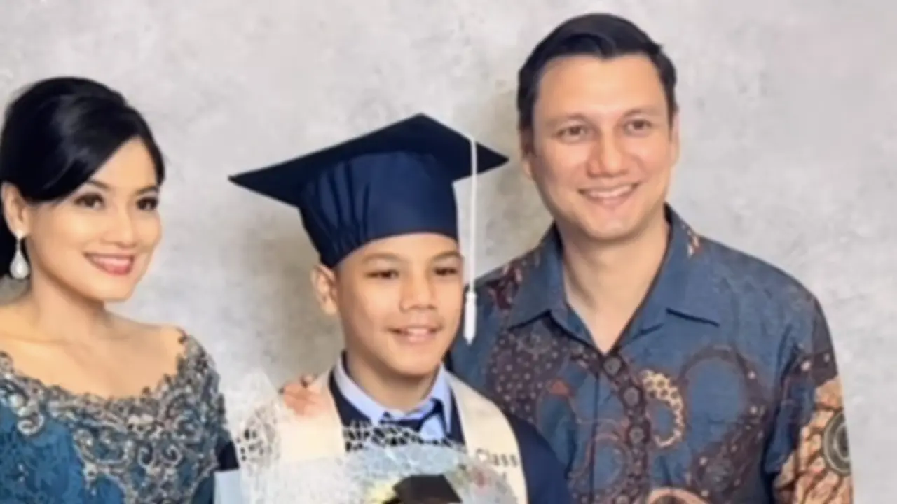 Titi Kamal di Wisuda Putranya yang Lulus SD. [@titi_kamall]