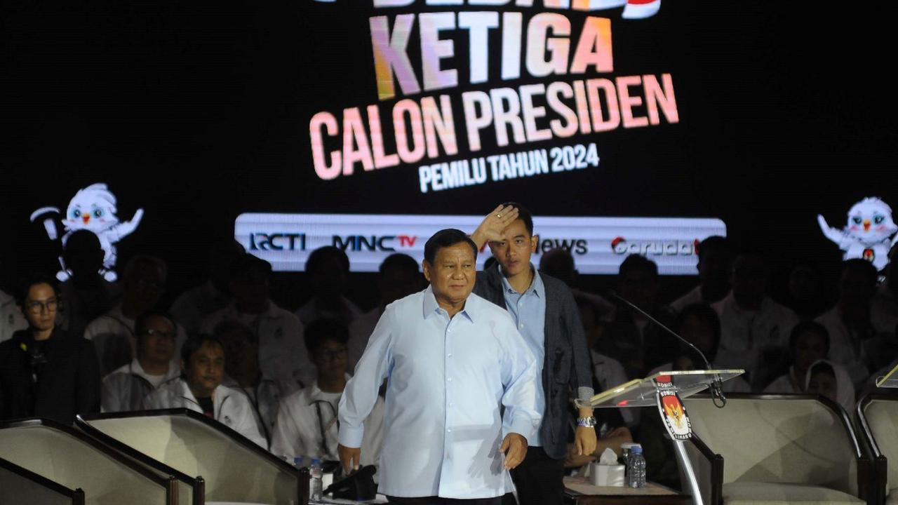 "Pemilih yang merasa dari NU, terafiliasi dengan NU itu tren ke Prabowo-Gibran naik, dari 40,7 persen semakin menguat ke 48,2 persen,"&nbsp;