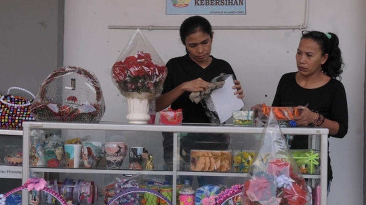 Menteri Khofifah tinjau kegiatan napi wanita di Lapas Pondok Bambu