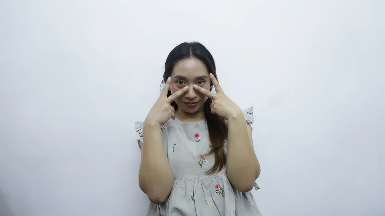 wanita desember bermuka dua