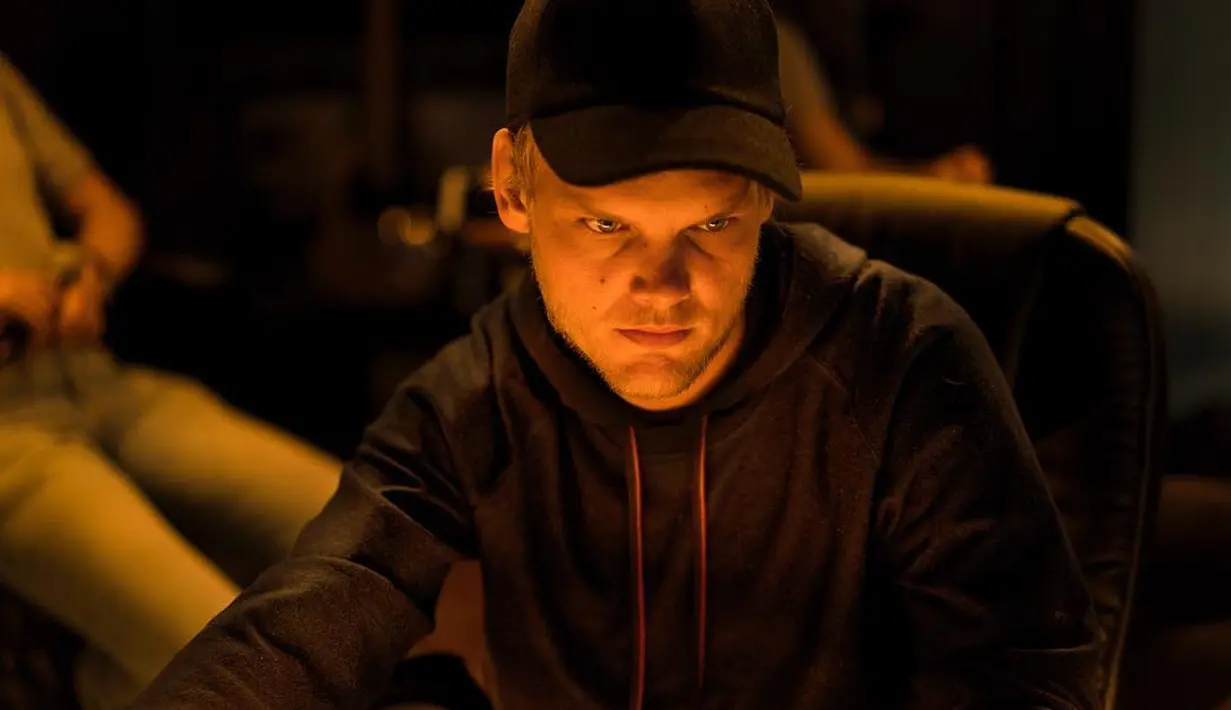 Nama, karya musik dan foto-foto dari DJ ternama Avicii kini tinggal lah kenangan. Avicii telah pergi untuk selamanya dan meninggalkan berbagai hal bakal sulit dilupakan dan akan terus berkenang di hati. (Instagram/Avicii)