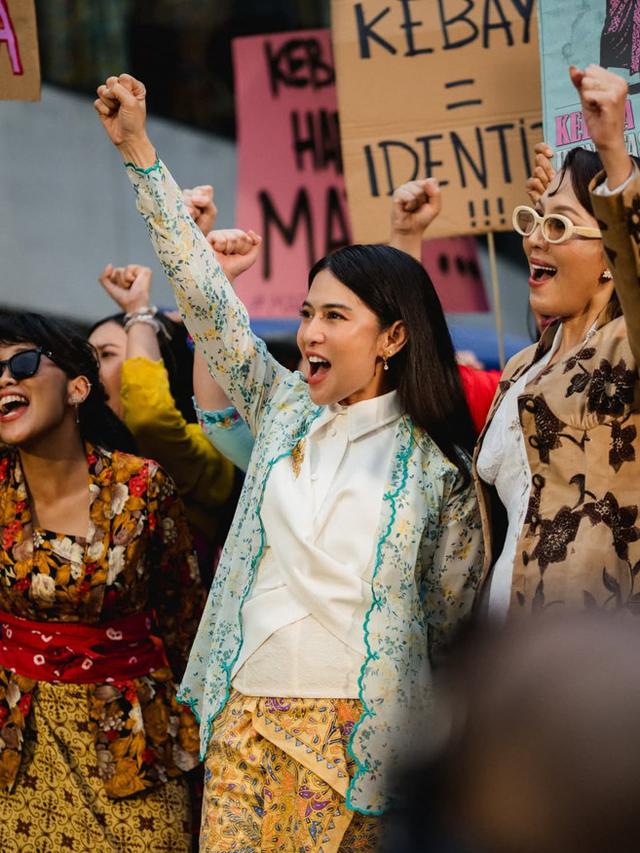 Detail Kebaya Dian Sastrowardoyo (Foto: Instagram @therealdisastr)