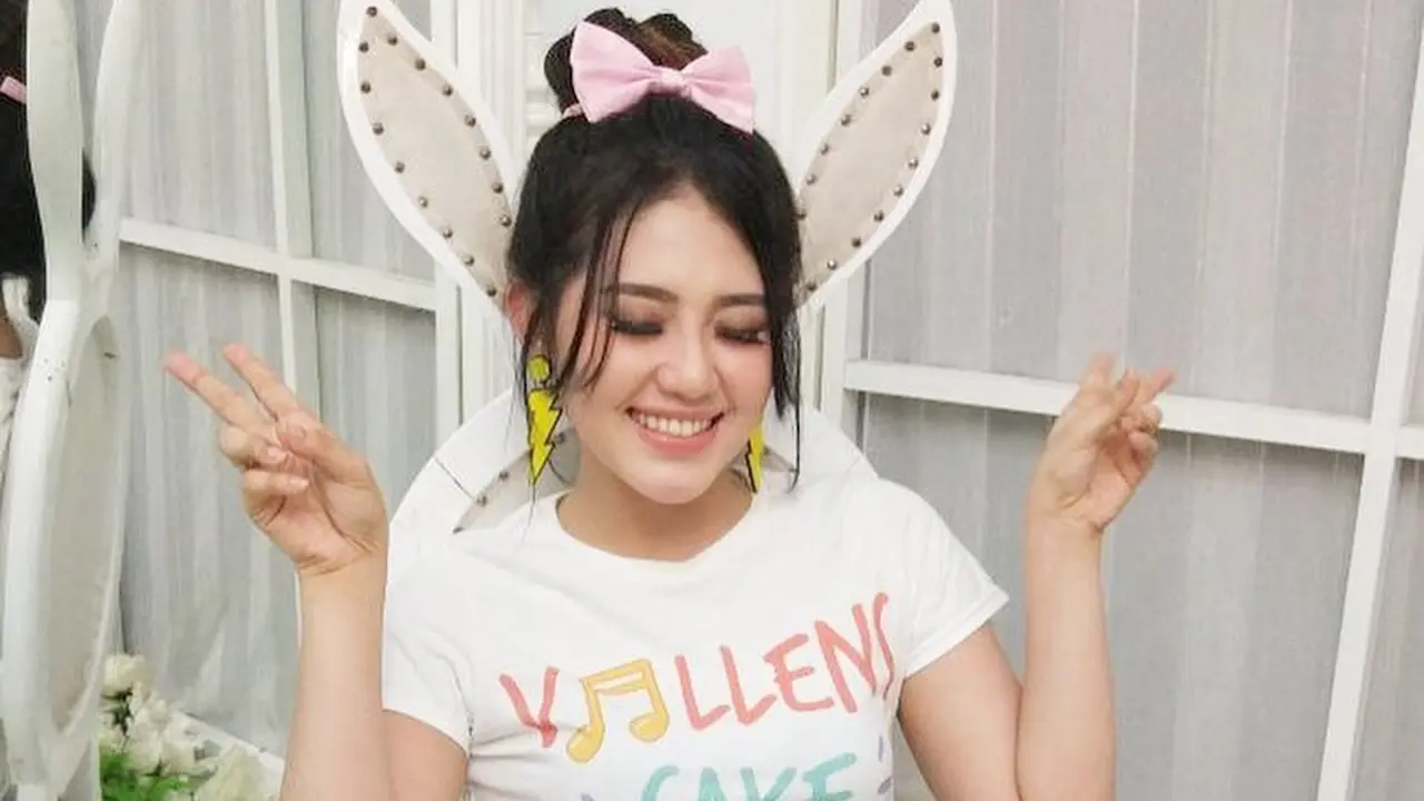 [Bintang] Nggak Dangdut Banget, 5 Gaya Imut Via Vallen Ala Cewek Korea