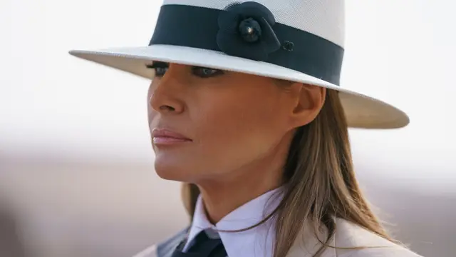 Gaya Melania Trump Saat Kunjungi Piramida Mesir