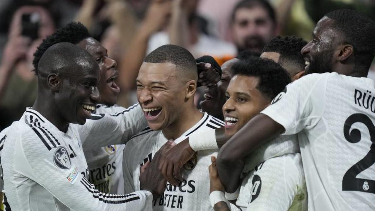 Login! Real Madrid Saingi Man United Dalam Perburuan Bek Everton
