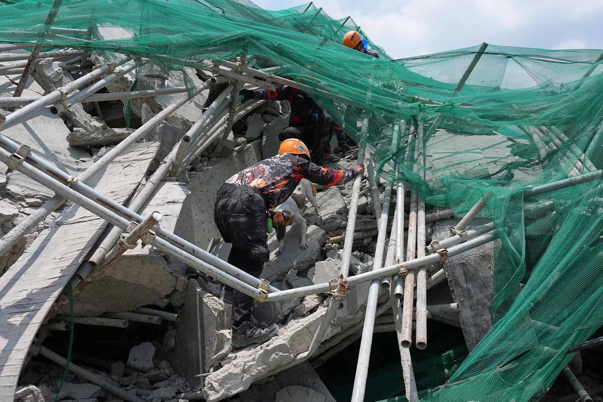 FOTO: Pencarian Korban Gedung Runtuh di Filipina Terus Berlangsung
