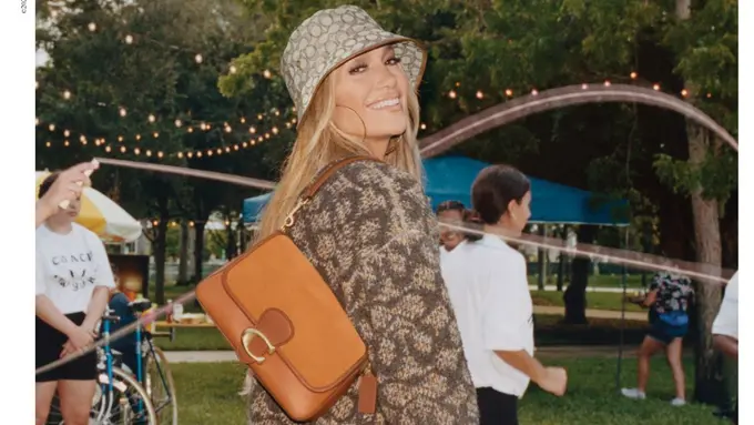 Gambaran Kerinduan Berkumpul Bersama Teman dan Keluarga Koleksi Terbaru Coach