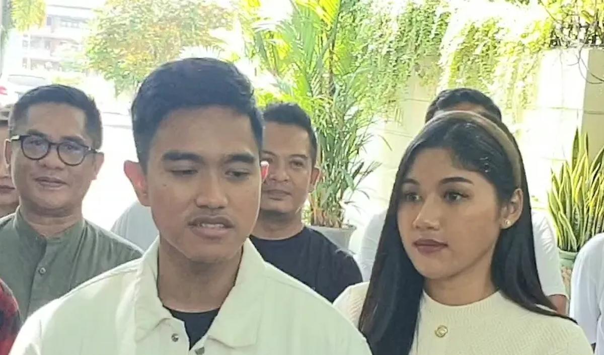 Kaesang lantas berkelakar tak bisa dihubunginya Mentan Syahrul Yasin Limpo karena kehabisan pulsa. Sehingga, Kaesang meminta untuk berpikir positif terkait keberadaan politikus Partai NasDem tersebut.