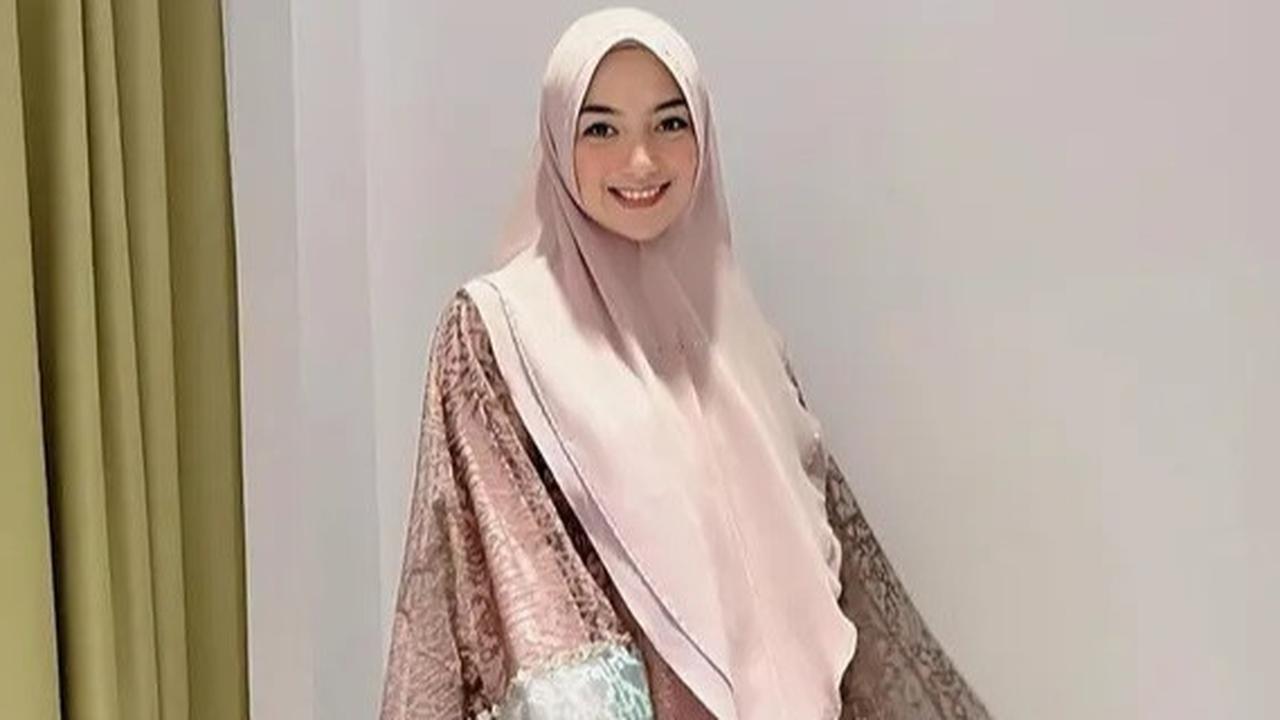 4 Rekomendasi Baju Lebaran Brokat dari Artis, Tampil Anggun dan Elegan di Hari Raya