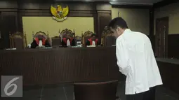 Sidang pembacaan putusan perkara yang menjerat mantan Bendahara Umum Partai Demokrat ditunda dikarenakan musyawarah Majelis Hakim yang menangani perkara Nazaruddin belum selesai, Jakarta, Kamis (9/6). (Liputan6.com/Helmi Afandi)