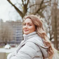 "Aku juga seneng (traveling) karena selama ini kerja kalau di Jakarta lihatnya mobil lah, gedung lah," tandasnya. (Instagram/amandarawles)