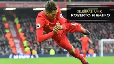 Roberto Firmino melakukan selebrasi unik usai mencetak gol kedua Liverpool saat kalah dari Swansea 2-3